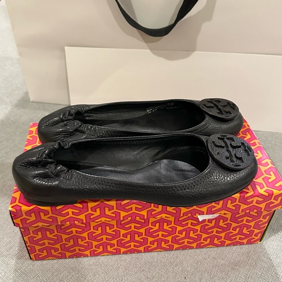 Moving sale. Tory Burch Black Leather Logo Ballet Flats - Picture 2 of 6